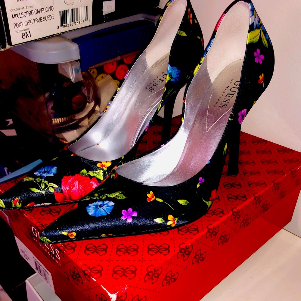 Guess by Marciano pumps